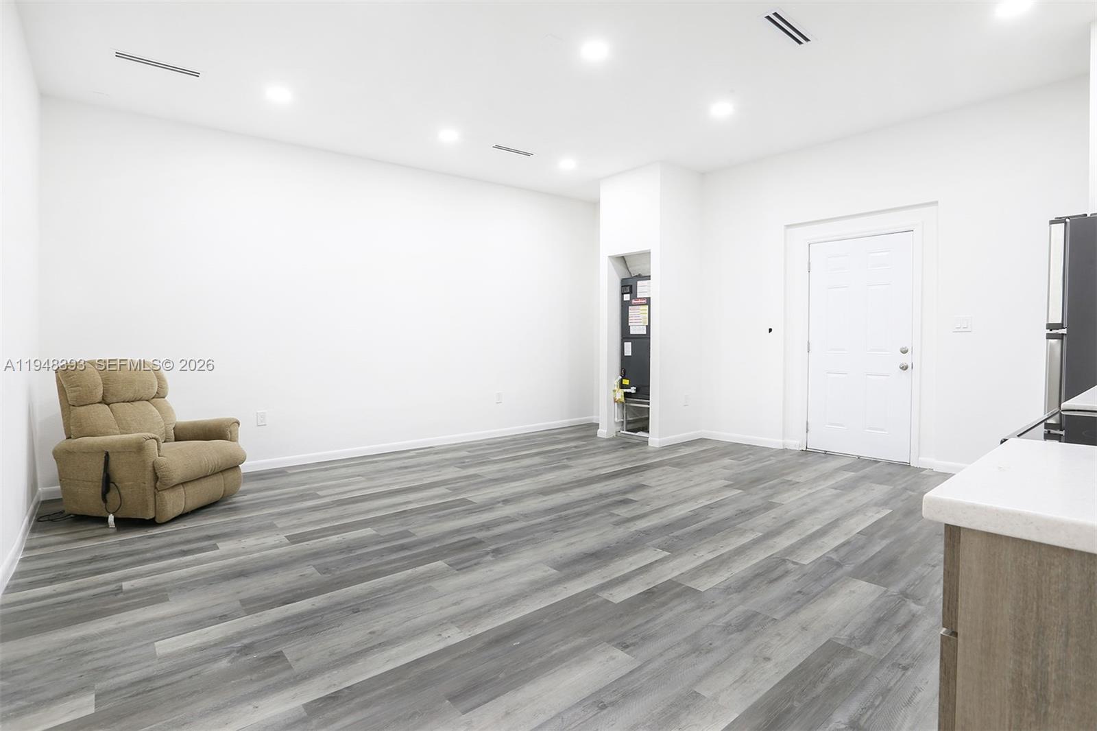 A H AT TURNPIKE SOUTH SEC - Residential