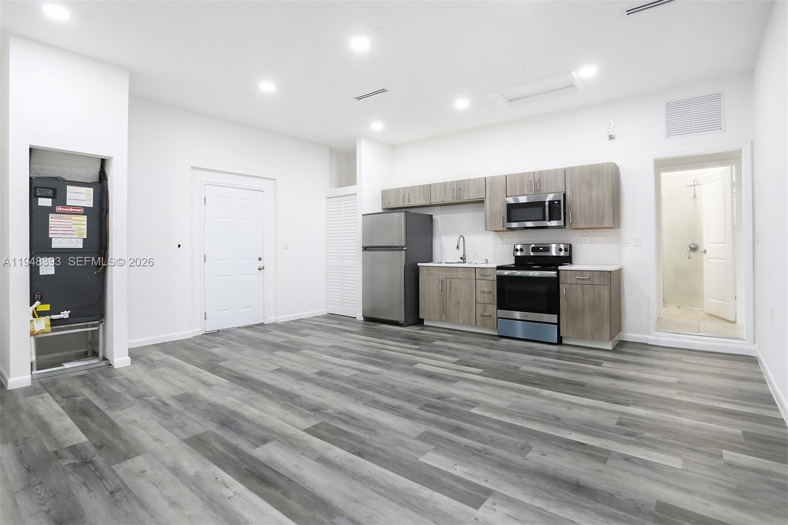 A H AT TURNPIKE SOUTH SEC - Residential