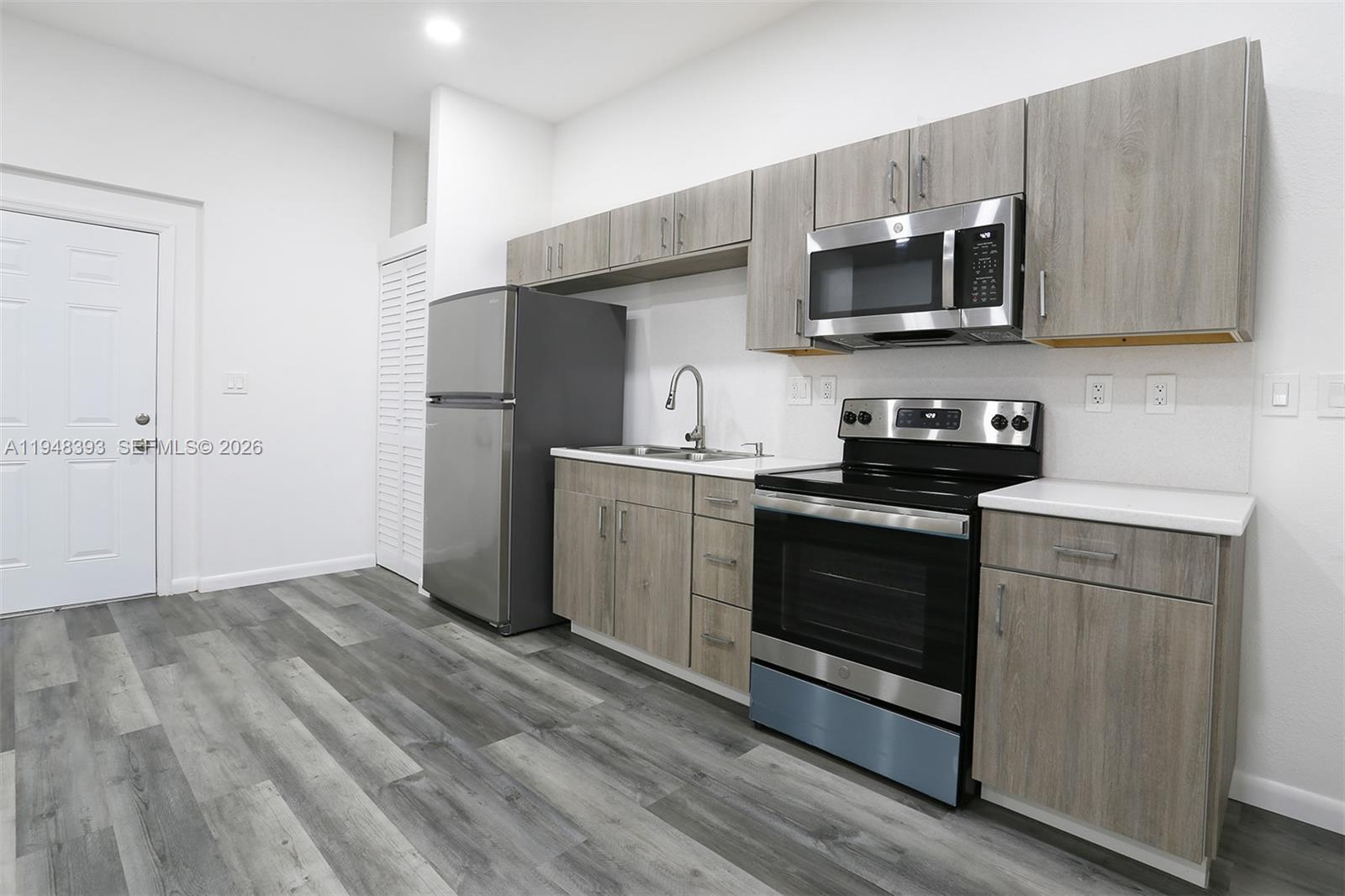 A H AT TURNPIKE SOUTH SEC - Residential