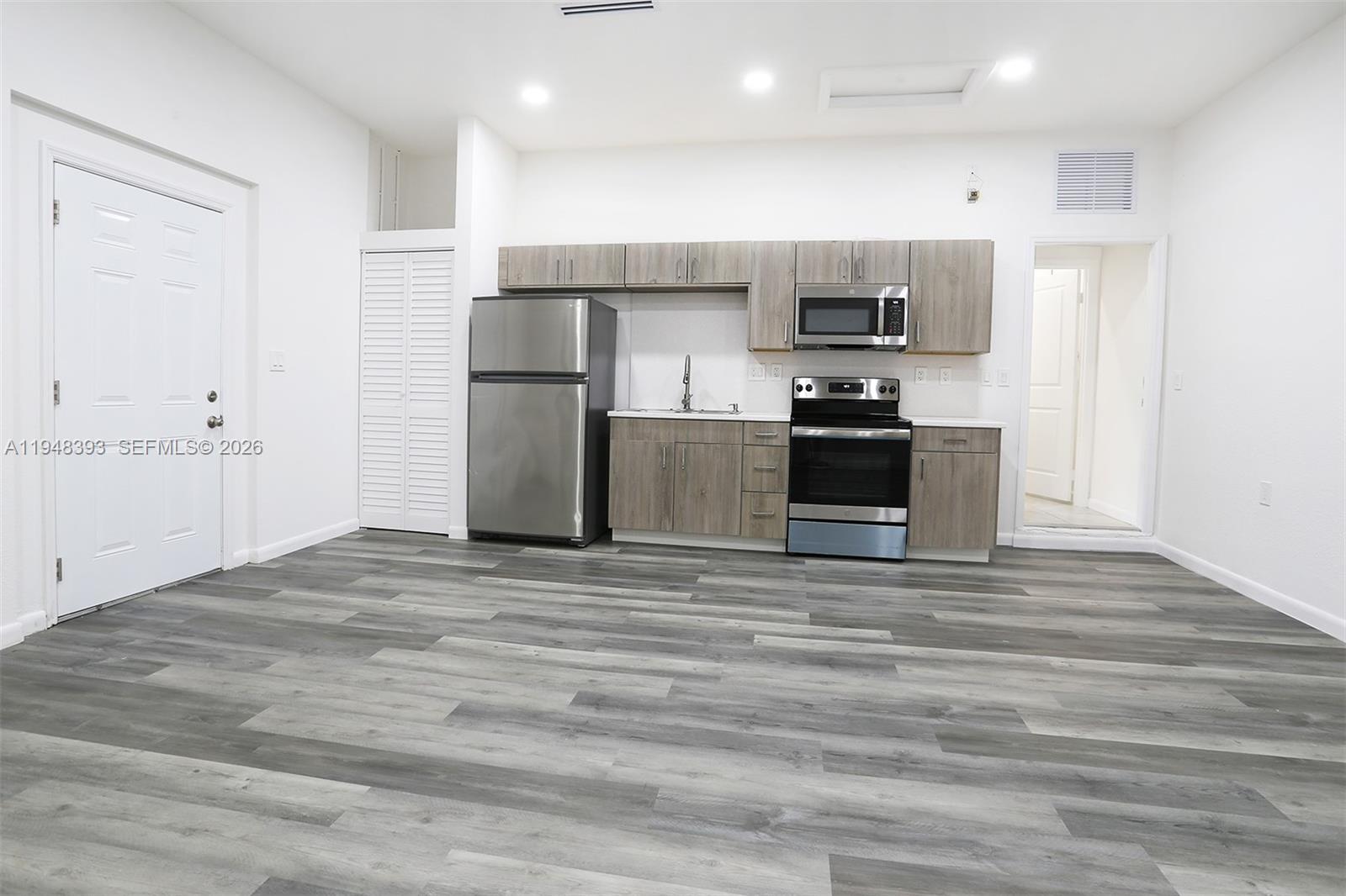 A H AT TURNPIKE SOUTH SEC - Residential