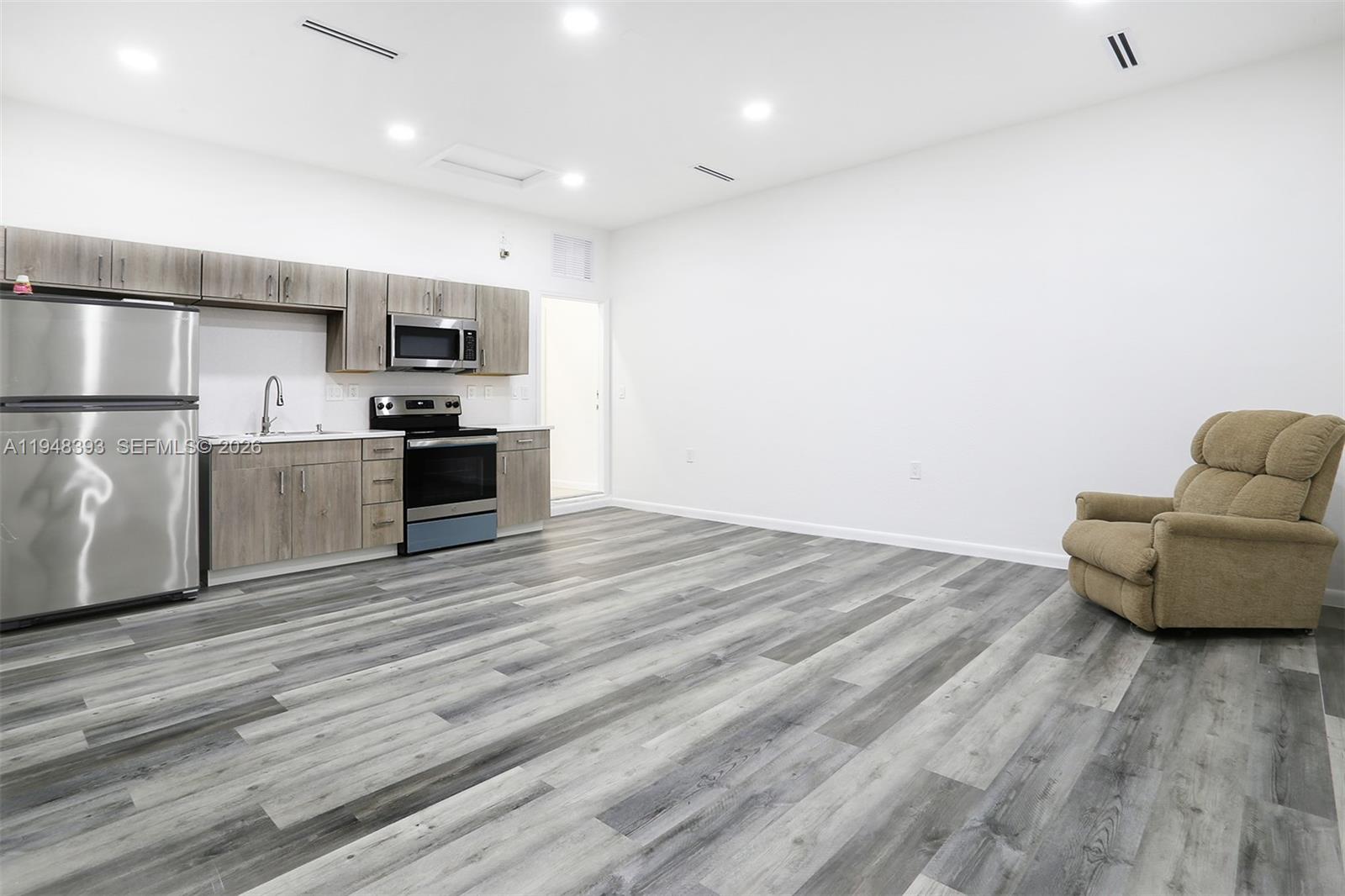 A H AT TURNPIKE SOUTH SEC - Residential