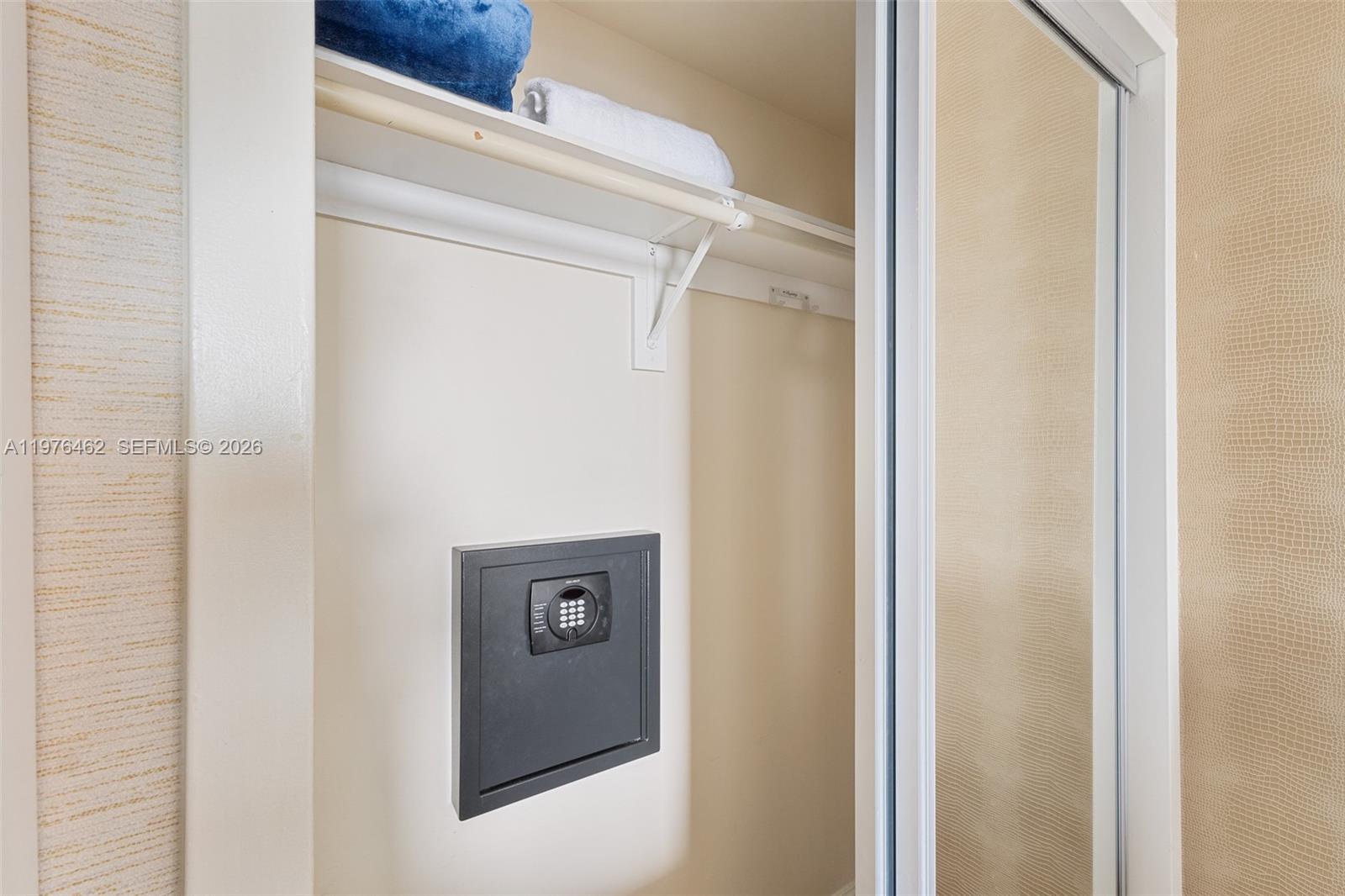 TRUMP INTERNATIONAL SONES - Residential