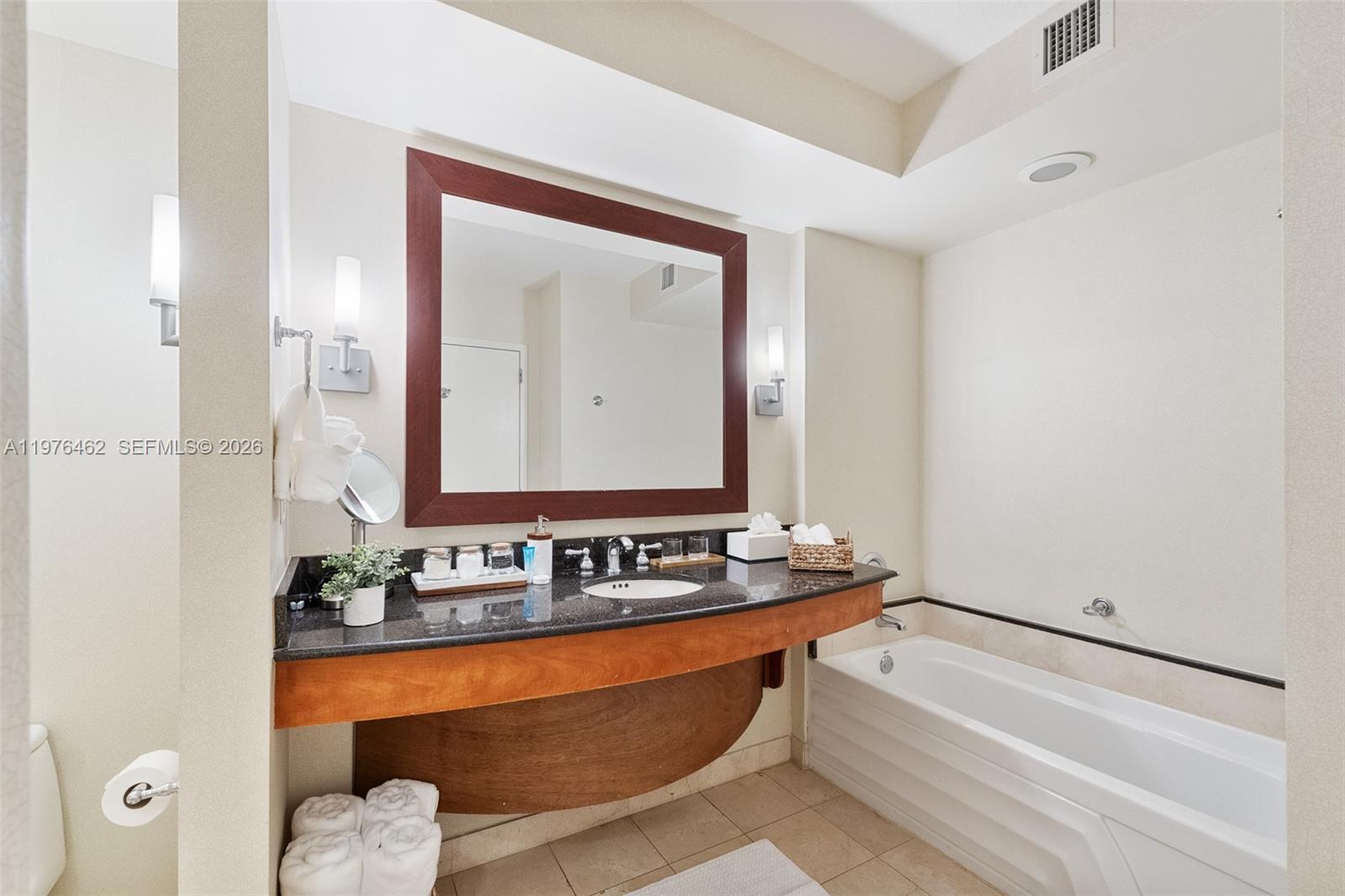 TRUMP INTERNATIONAL SONES - Residential