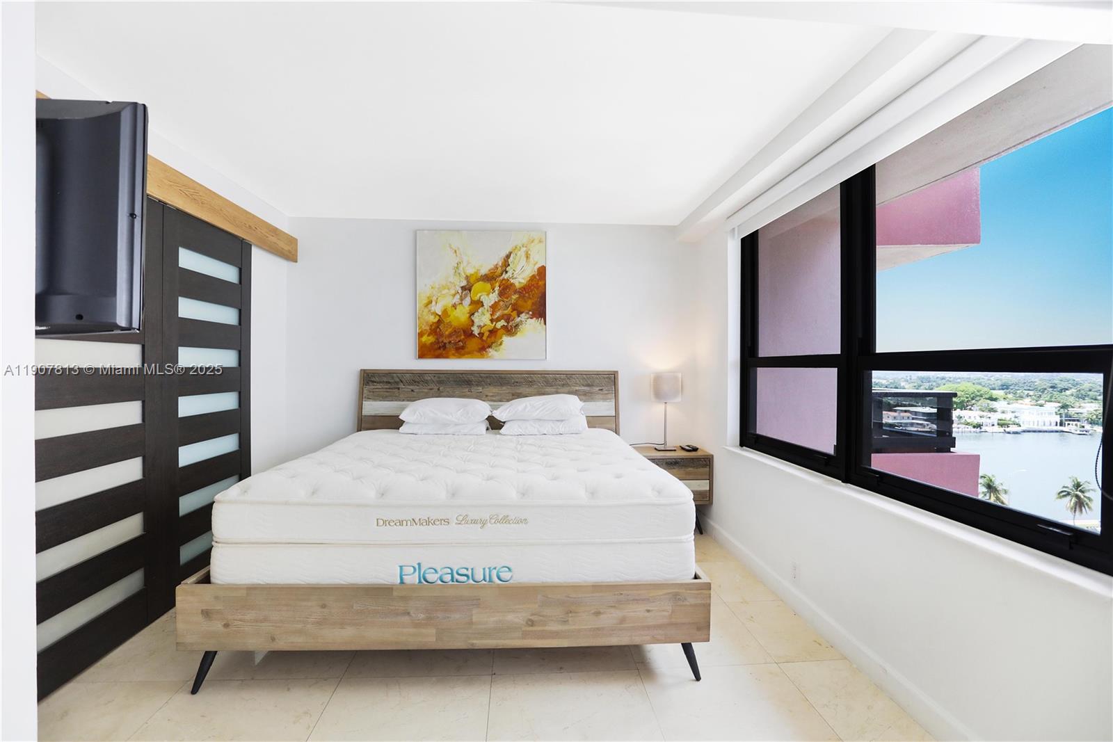 THE ALEXANDER CONDO - Residential