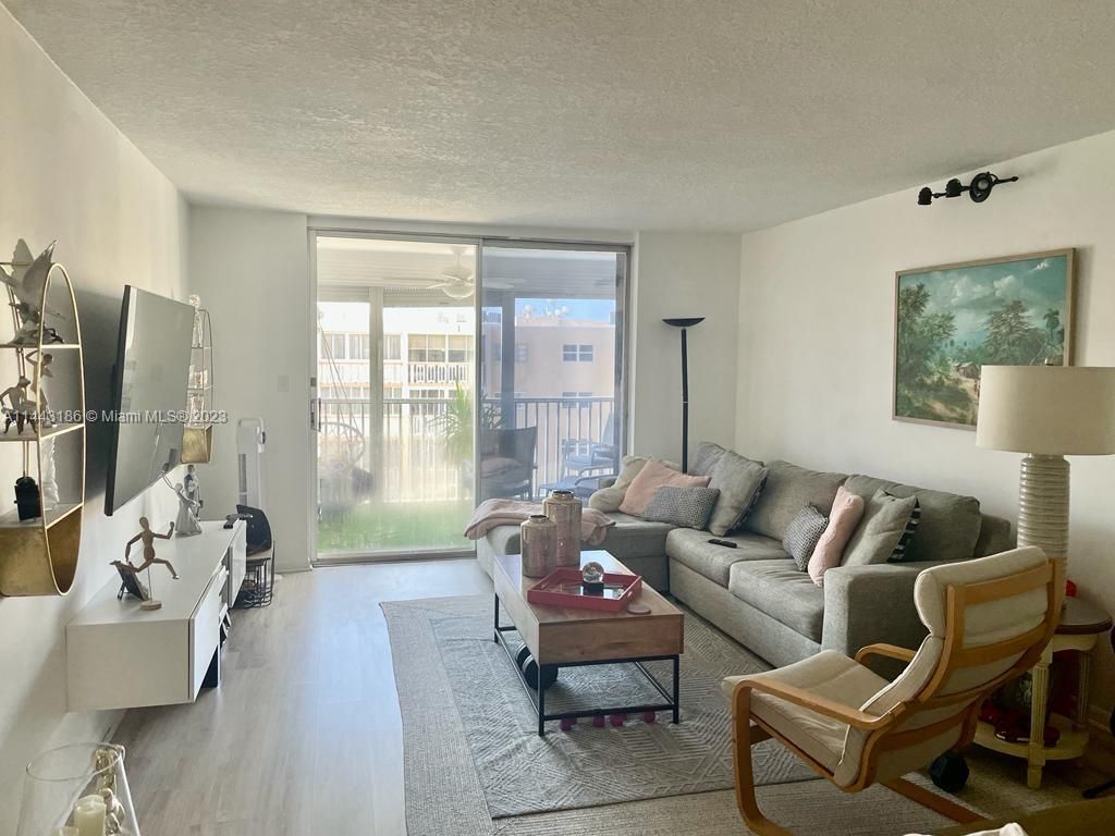 Photo of 620 NE 12th Ave #703, Hallandale Beach, FL 33009 (MLS # A11443186)