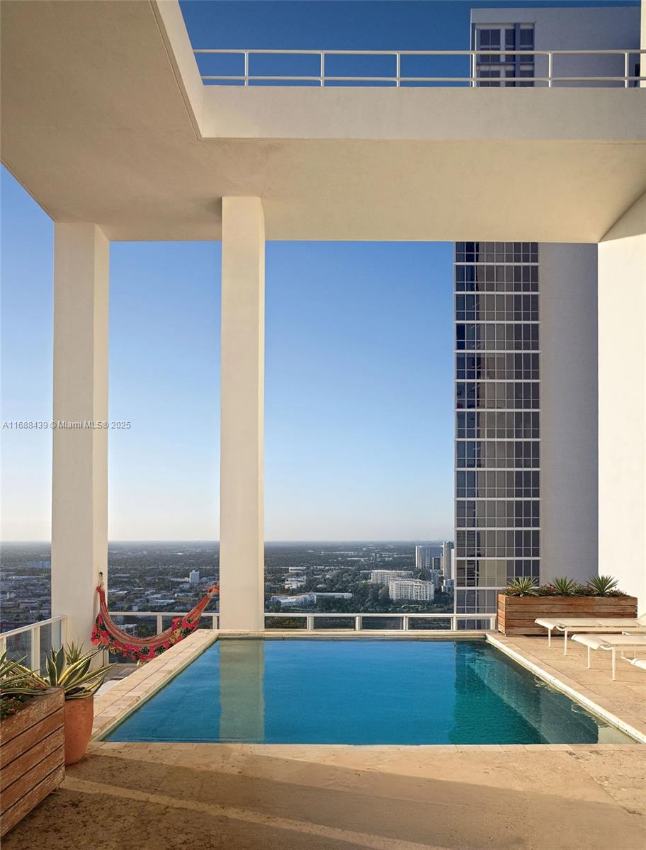 TEN MUSEUM PK RESIDENTIAL - Residential