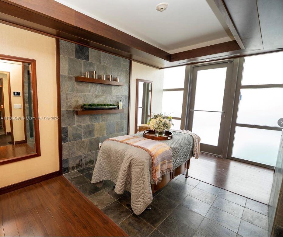 MEI CONDO - Residential