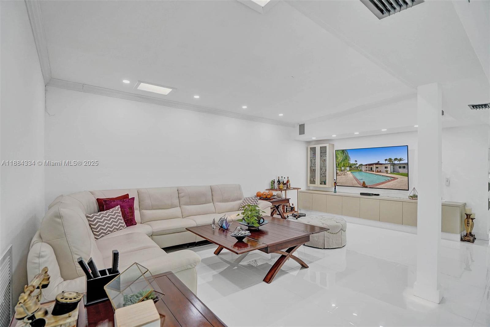 SKY LAKE - Residential