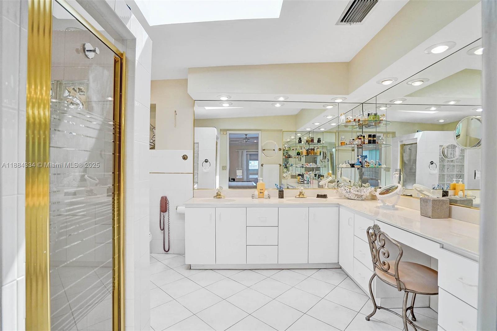 SKY LAKE - Residential