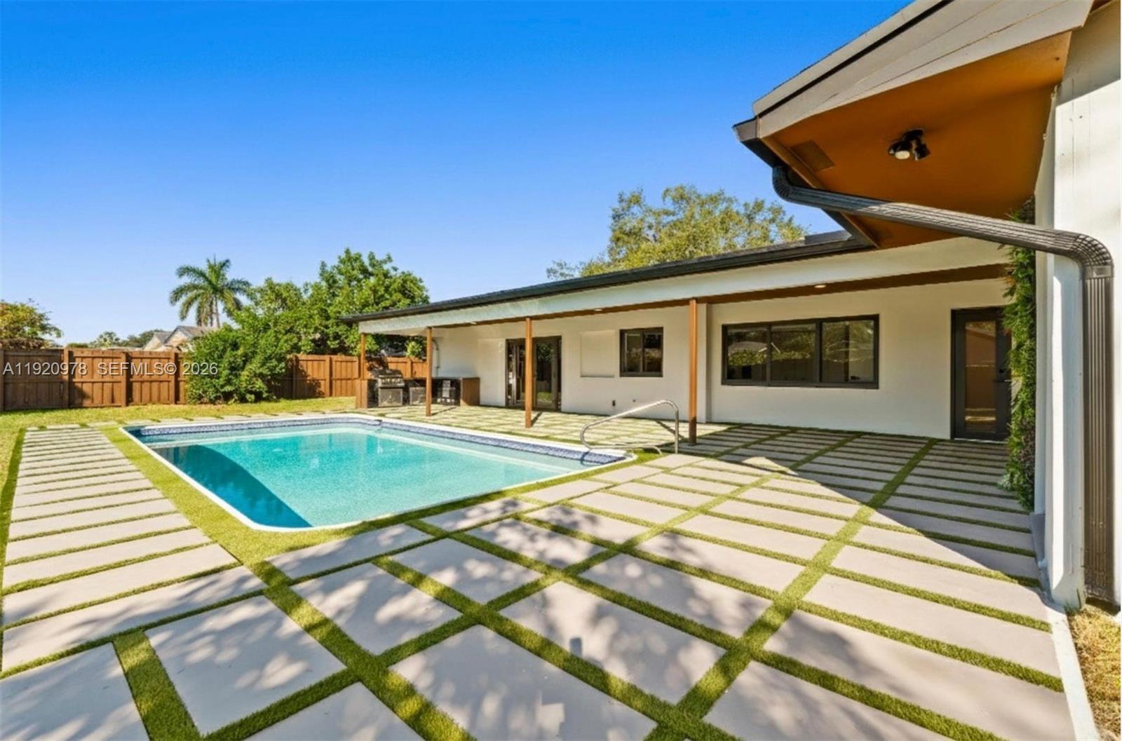 PLANTATIONS SECLUDED GARD - Residential