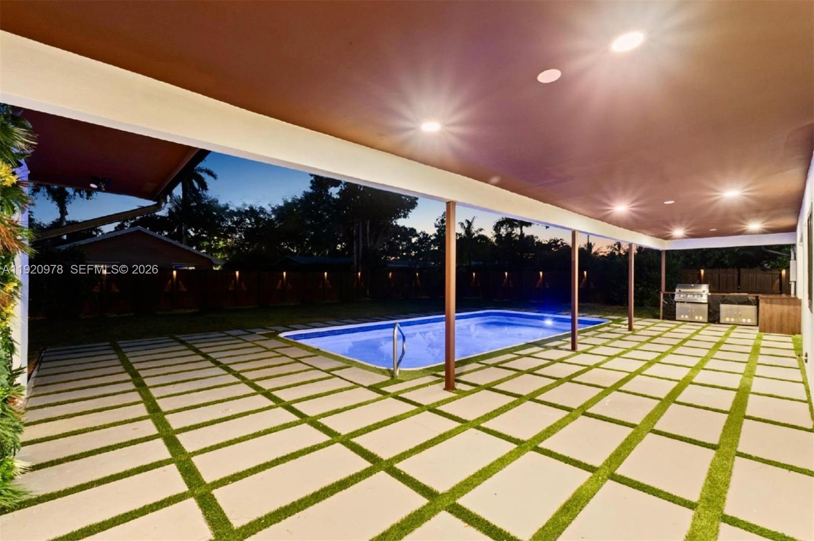 PLANTATIONS SECLUDED GARD - Residential