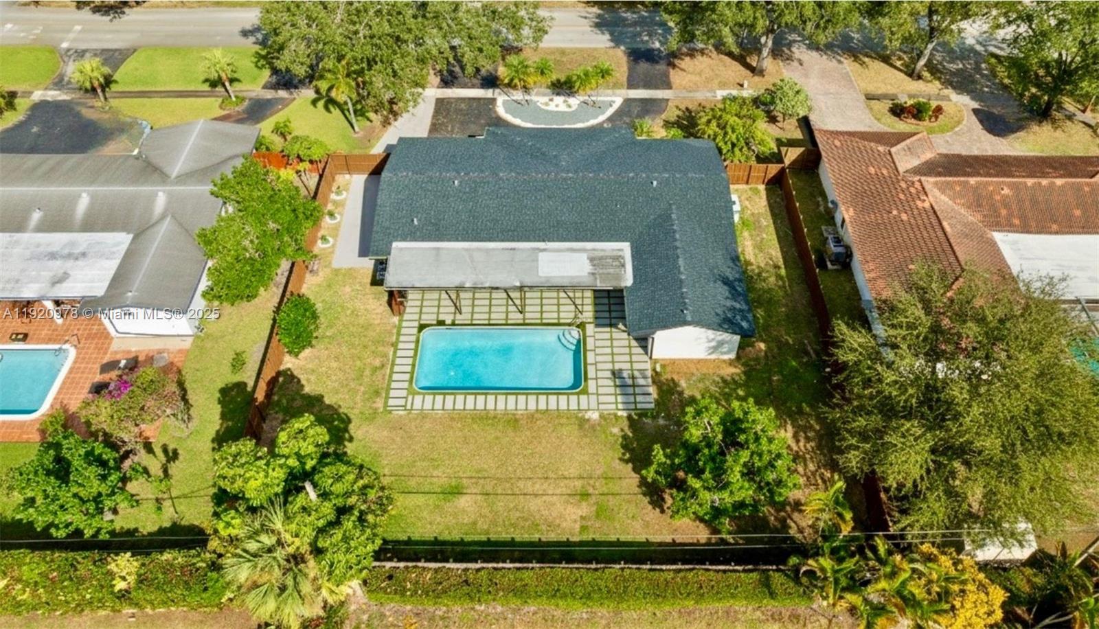 PLANTATIONS SECLUDED GARD - Residential