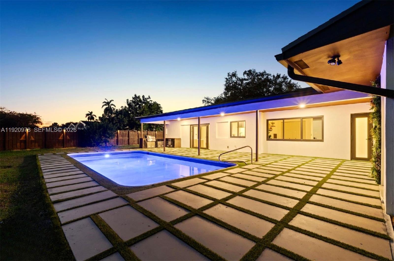 PLANTATIONS SECLUDED GARD - Residential