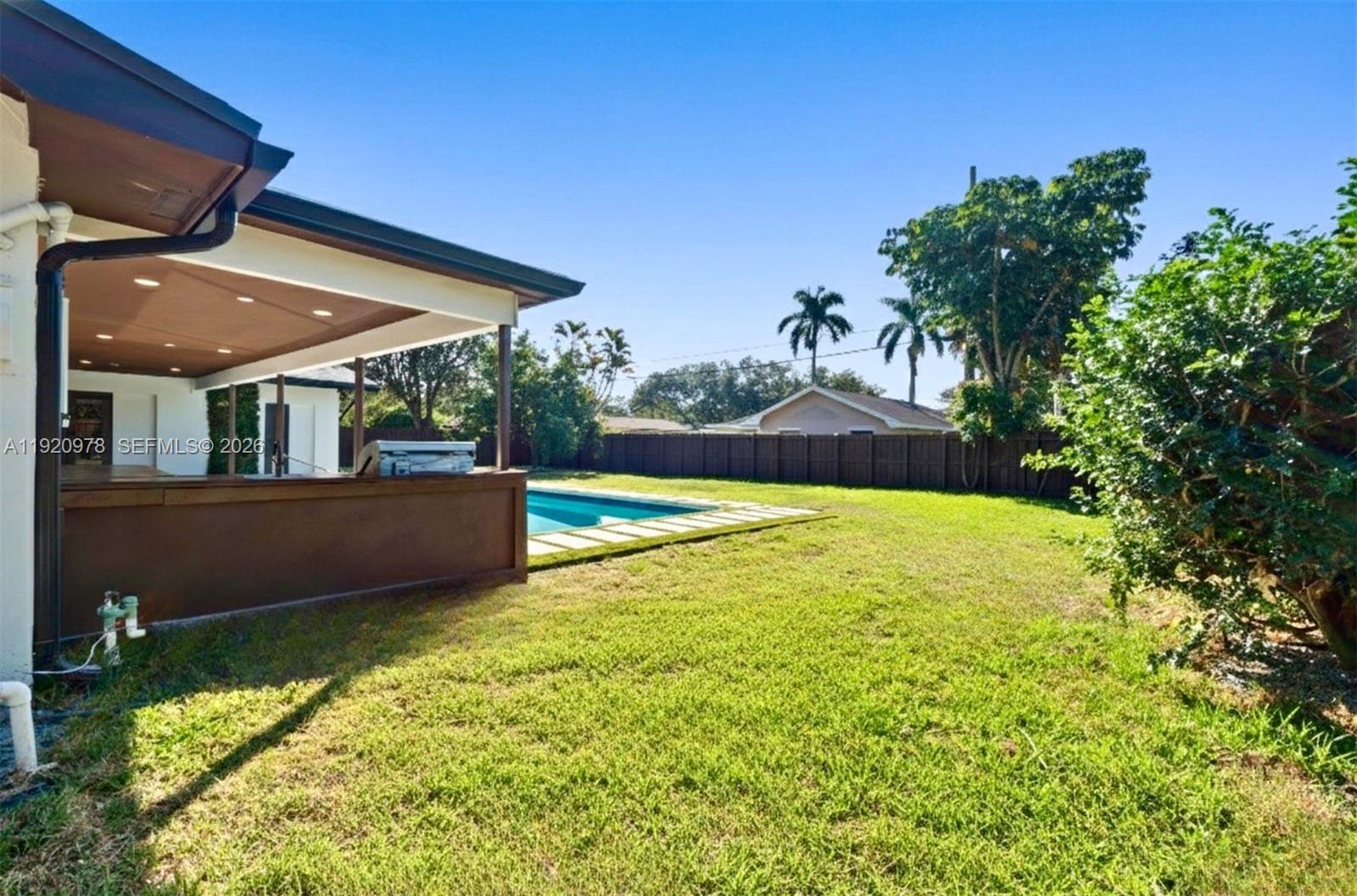 PLANTATIONS SECLUDED GARD - Residential