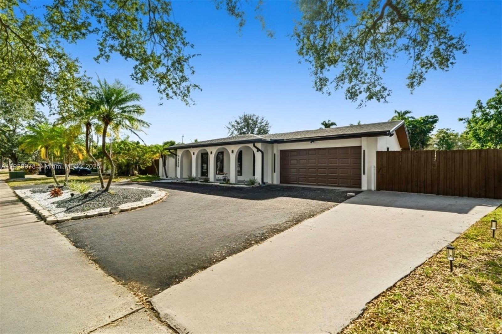 PLANTATIONS SECLUDED GARD - Residential