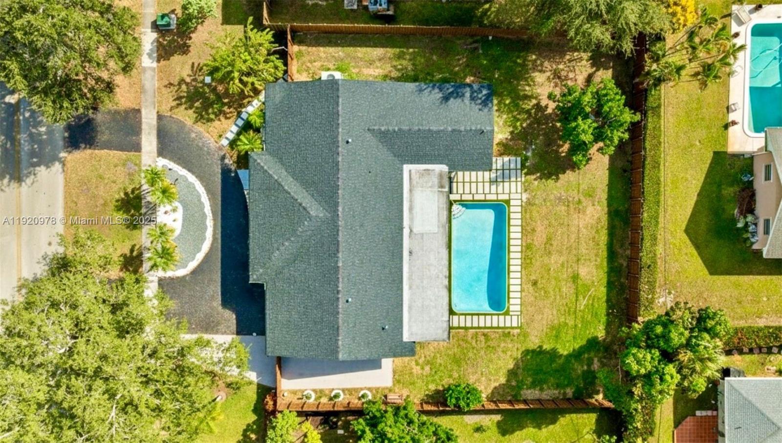 PLANTATIONS SECLUDED GARD - Residential