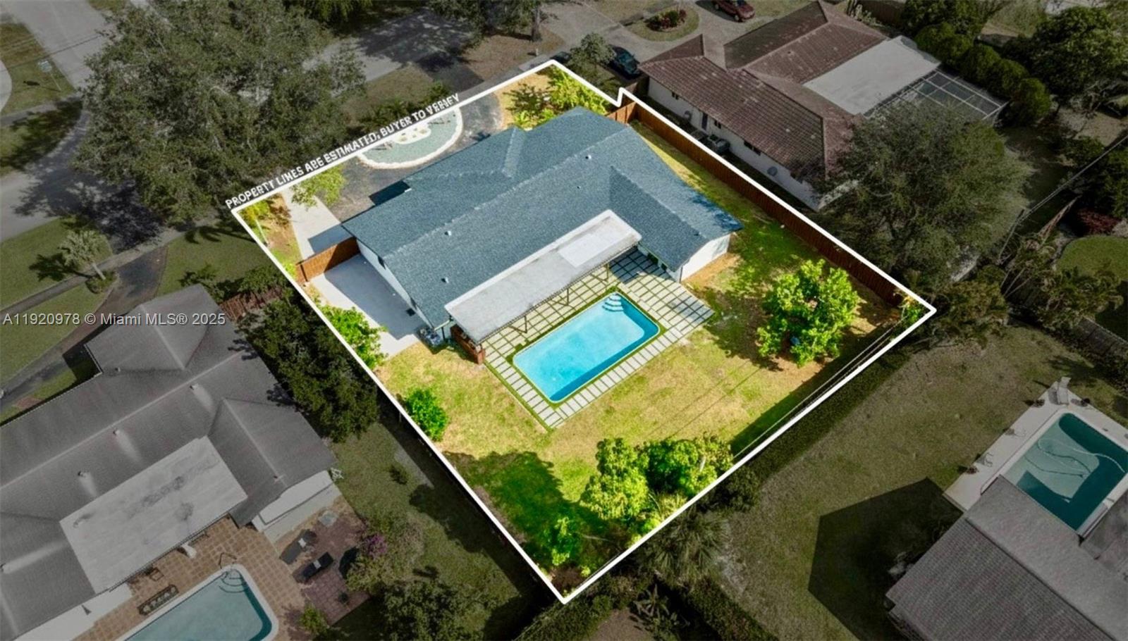 PLANTATIONS SECLUDED GARD - Residential