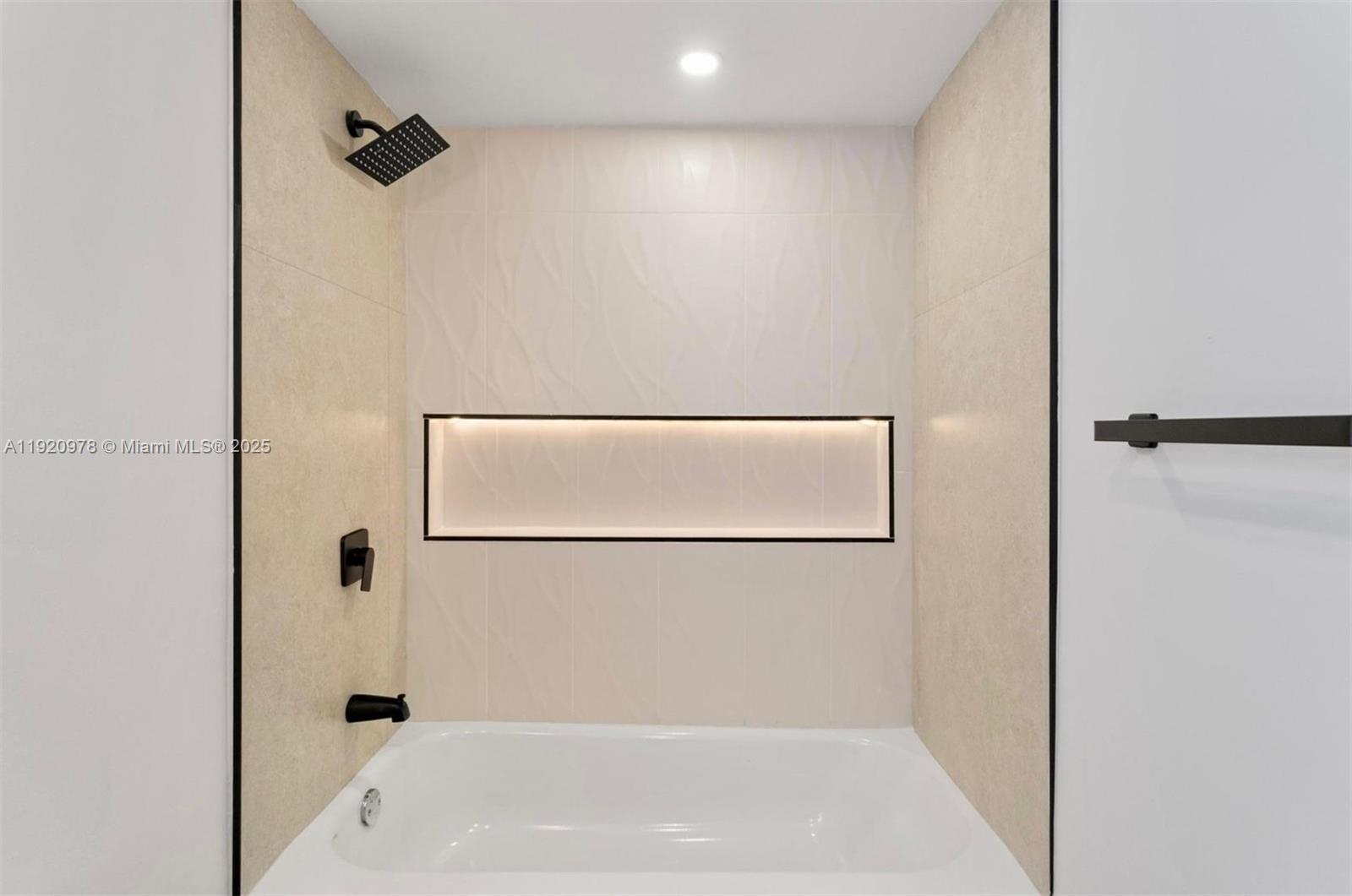 PLANTATIONS SECLUDED GARD - Residential