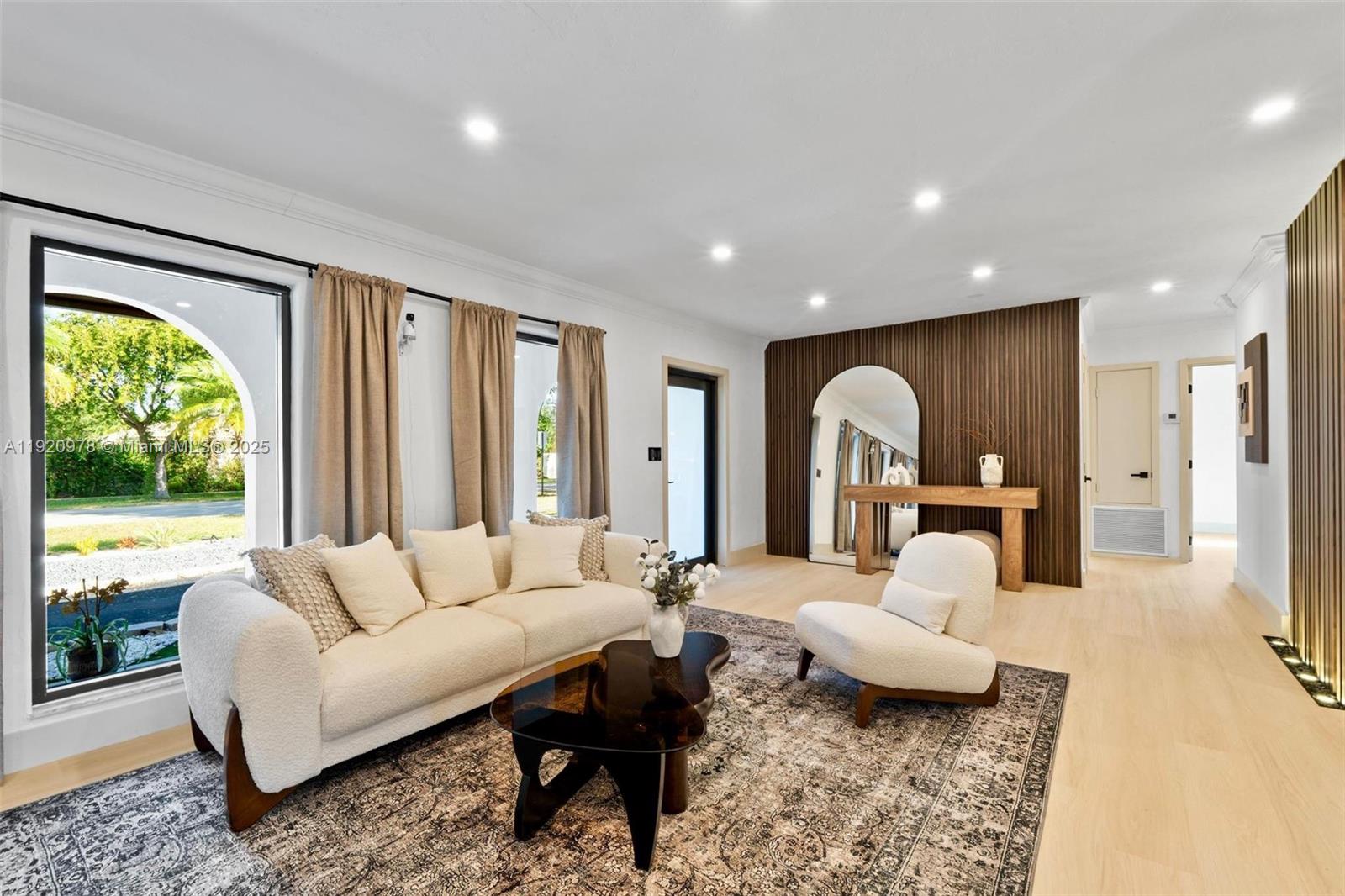 PLANTATIONS SECLUDED GARD - Residential