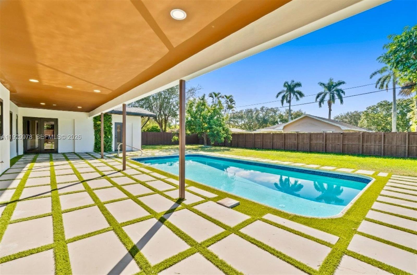 PLANTATIONS SECLUDED GARD - Residential