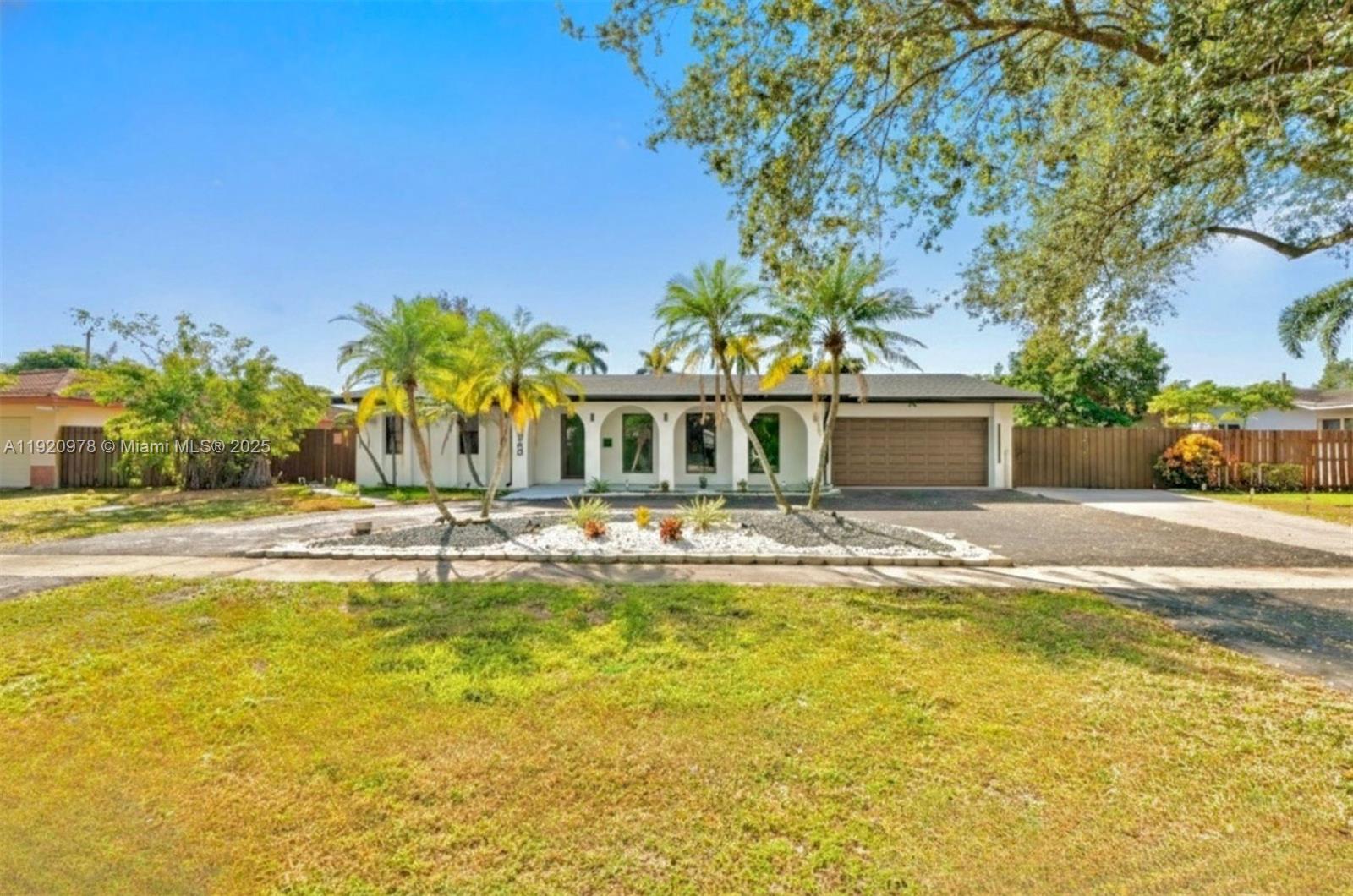 PLANTATIONS SECLUDED GARD - Residential