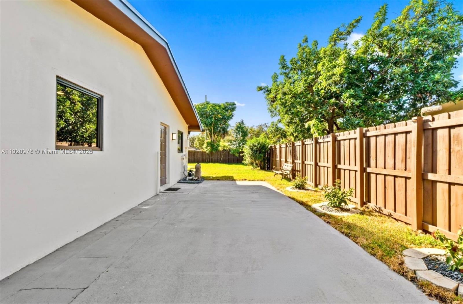 PLANTATIONS SECLUDED GARD - Residential