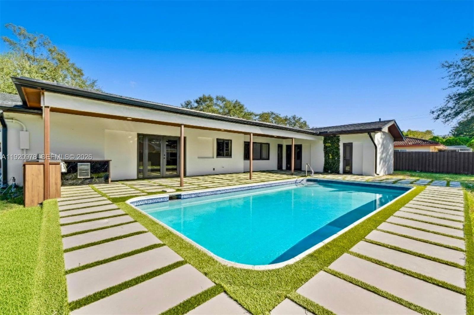 PLANTATIONS SECLUDED GARD - Residential