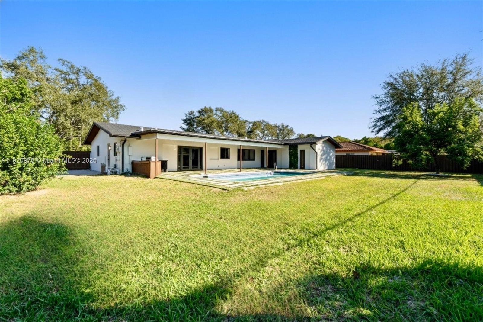 PLANTATIONS SECLUDED GARD - Residential