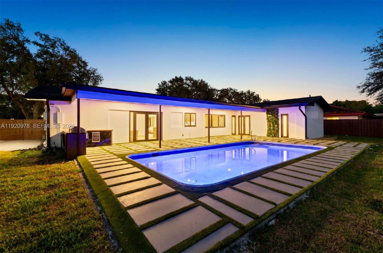 PLANTATIONS SECLUDED GARD - Residential