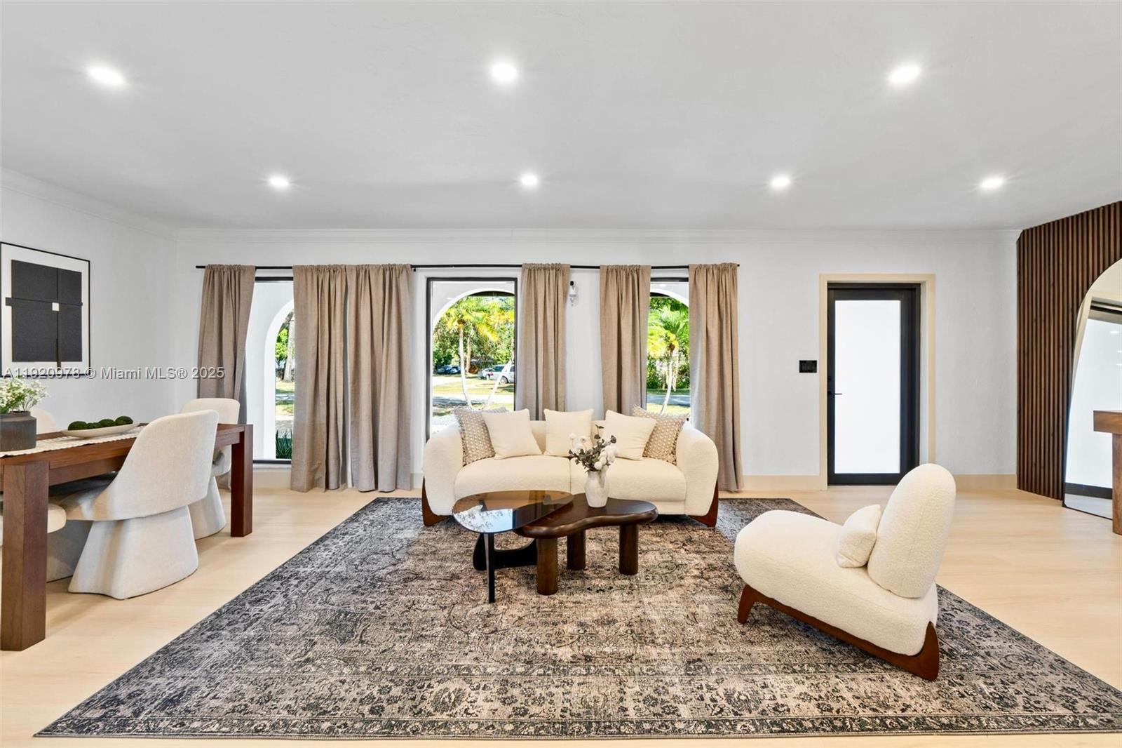 PLANTATIONS SECLUDED GARD - Residential