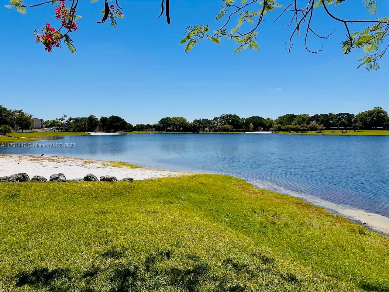 VISTA LAGO AT THE HAMMOCK - Residential