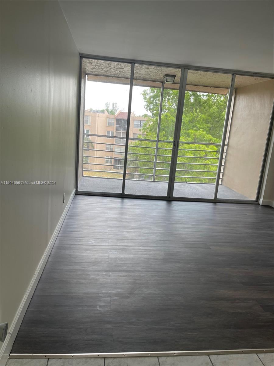 Photo 11 of 29 of 9431 Live Oak Pl 406 condo