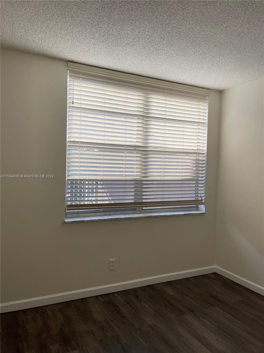 Photo 18 of 29 of 9431 Live Oak Pl 406 condo