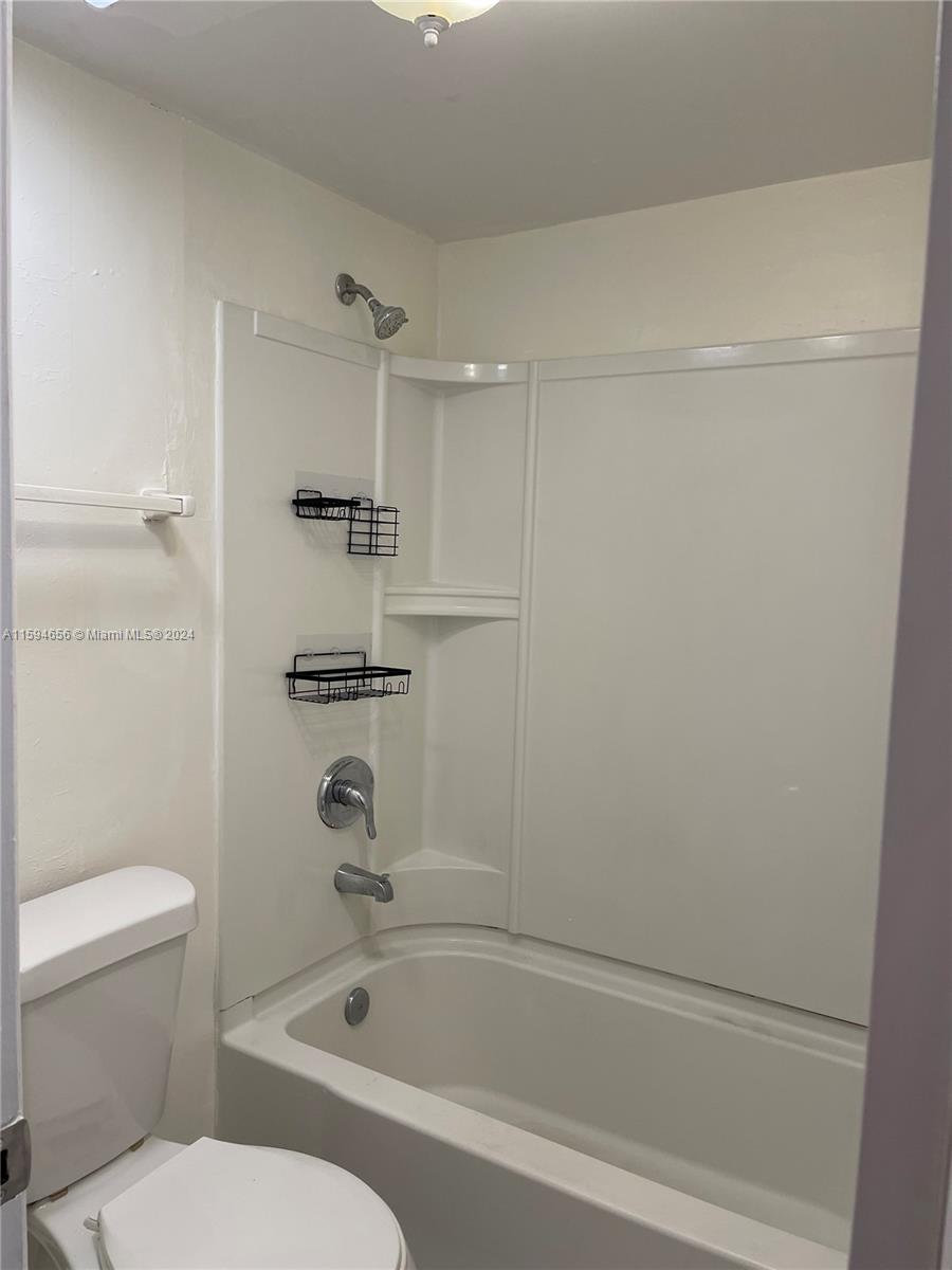 Photo 15 of 29 of 9431 Live Oak Pl 406 condo