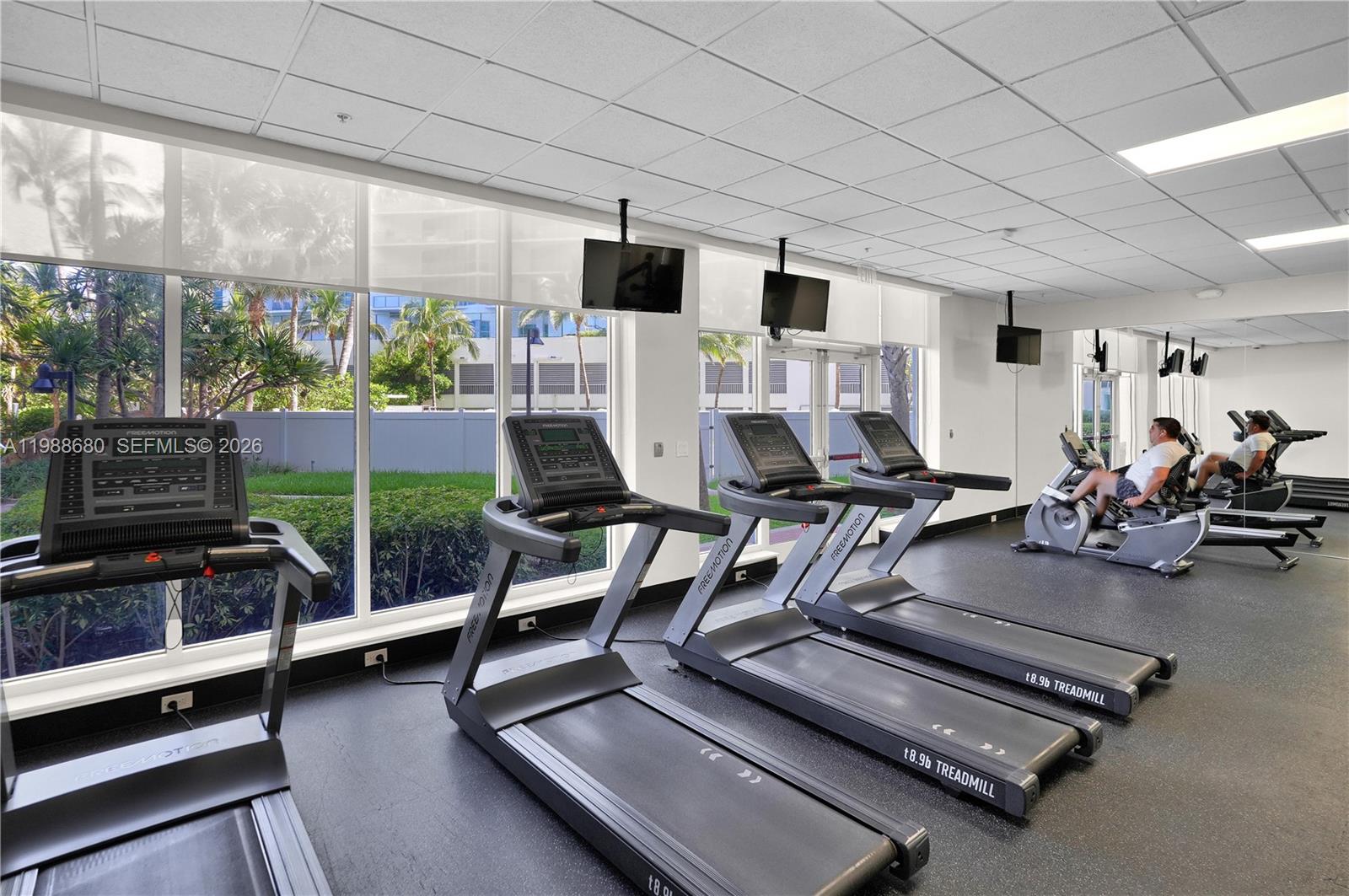 RESIDENCES ON HOLLYWOOD B - Residential Lease