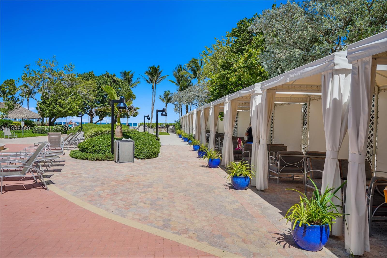 RESIDENCES ON HOLLYWOOD B - Residential Lease