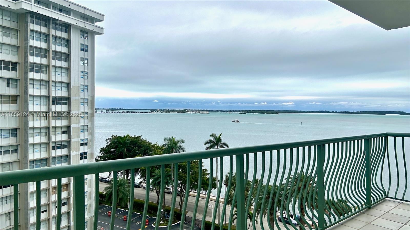 1408 Brickell Bay Dr 907