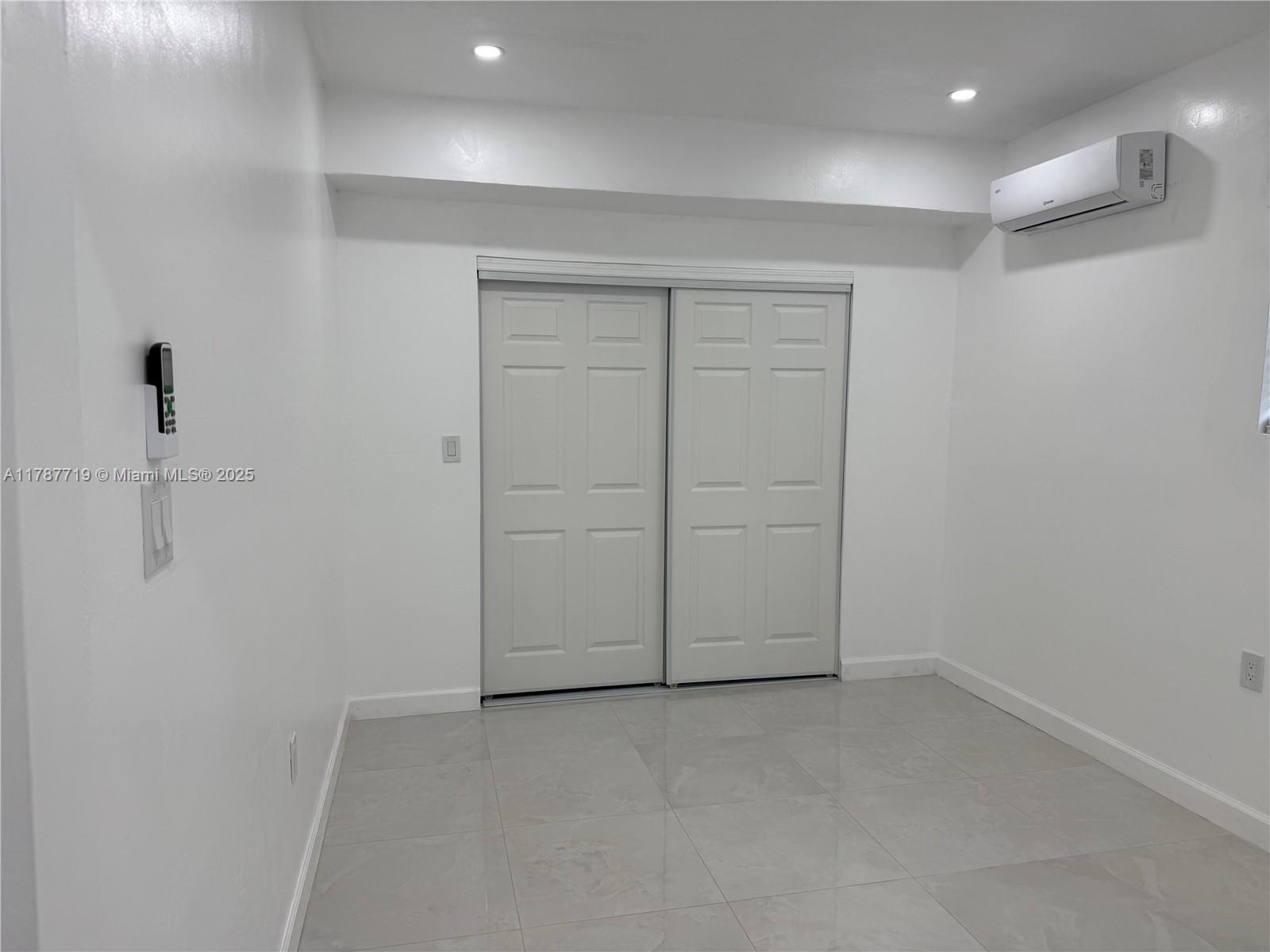 1821 Utopia Dr