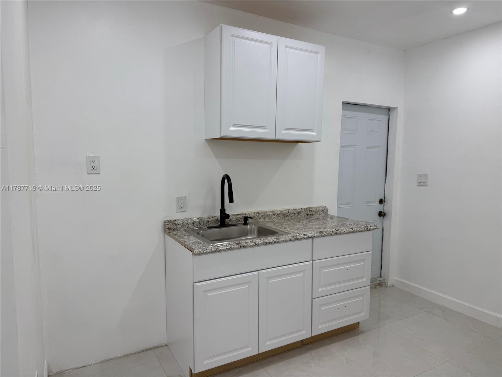 1821 Utopia Dr