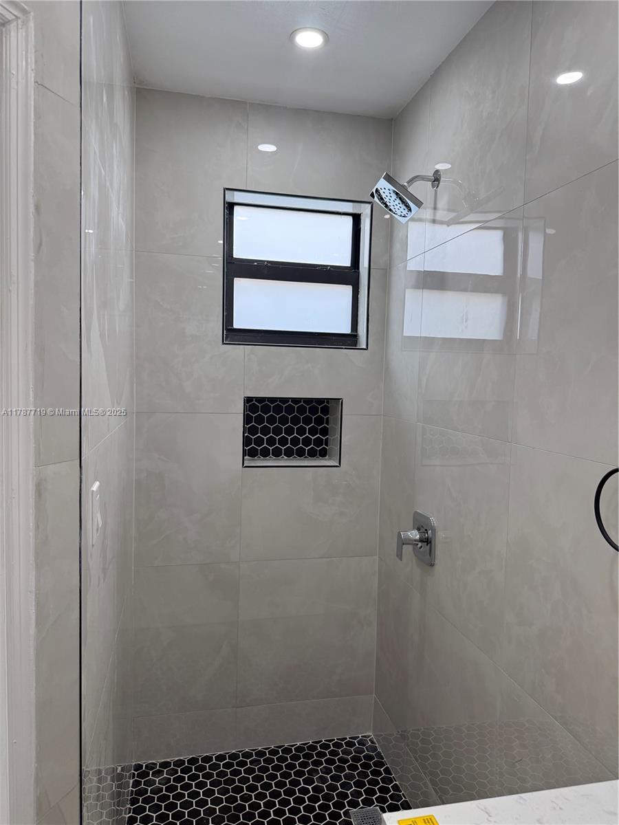 1821 Utopia Dr