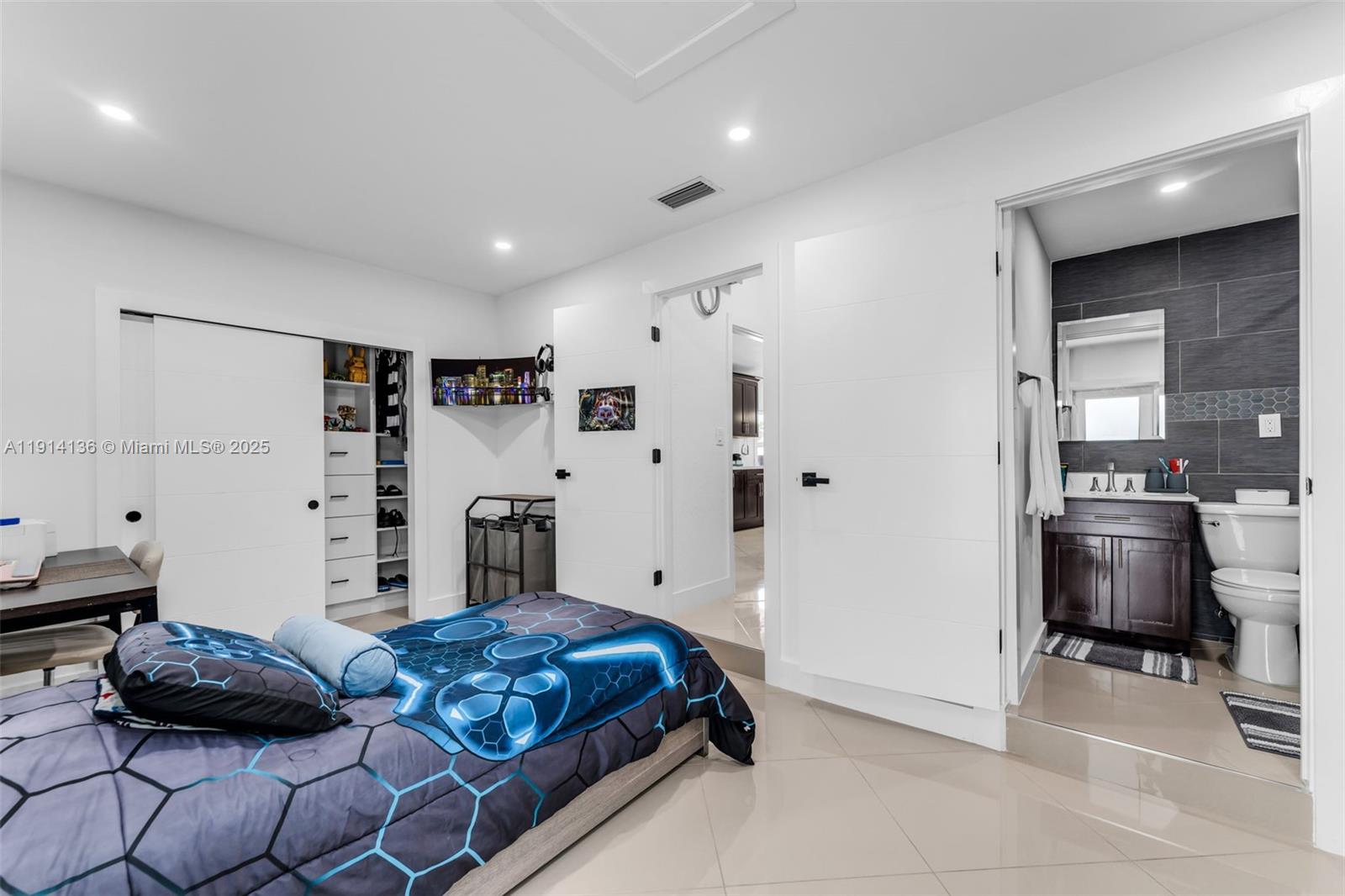 MEADOW WOOD MANOR #4 - Residential