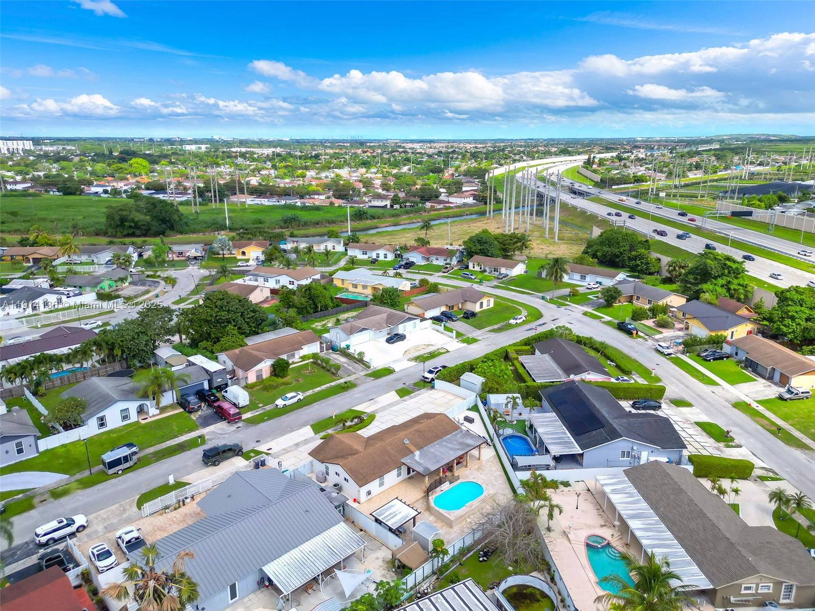 MEADOW WOOD MANOR #4 - Residential