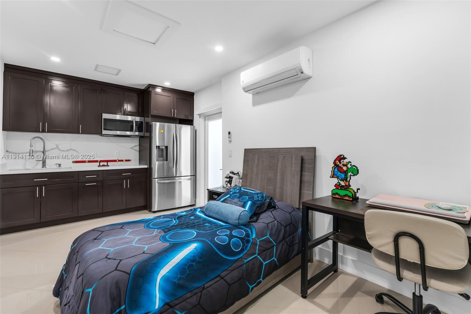 MEADOW WOOD MANOR #4 - Residential