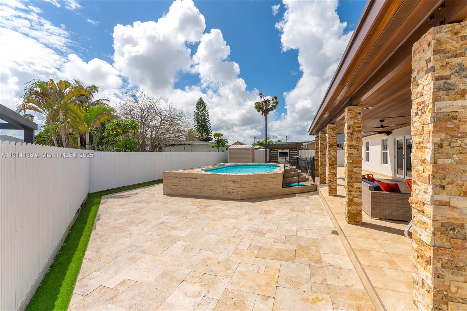 MEADOW WOOD MANOR #4 - Residential