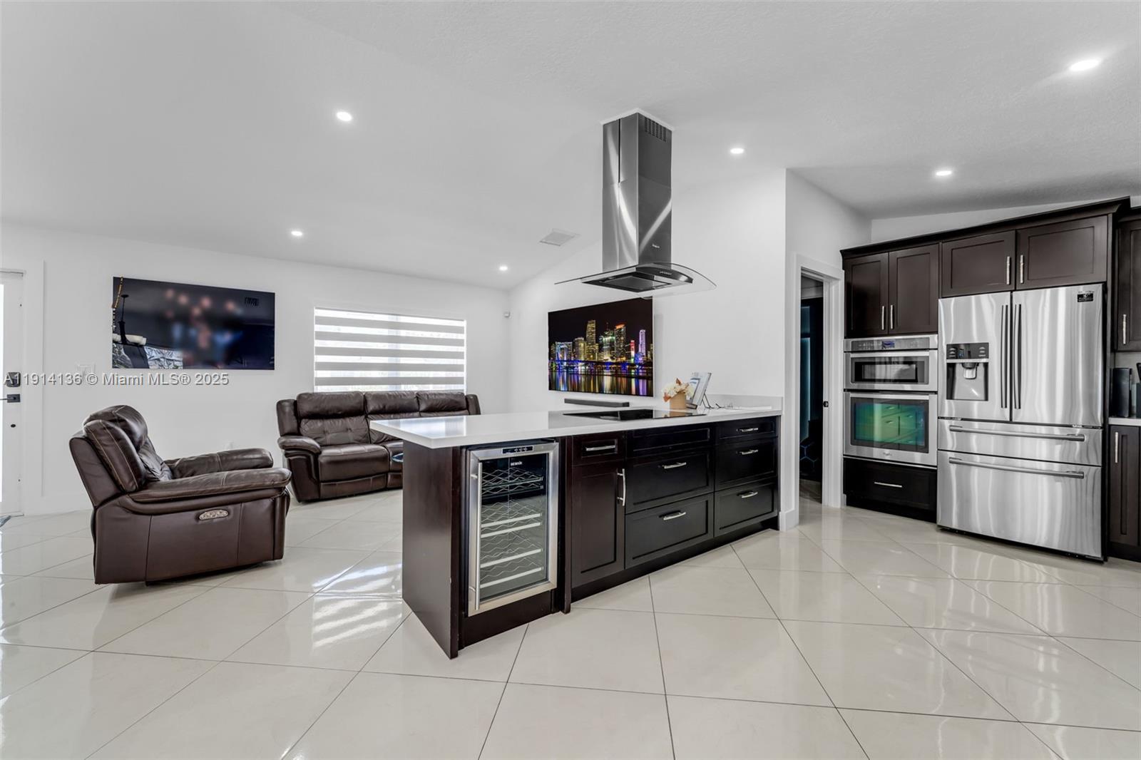 MEADOW WOOD MANOR #4 - Residential