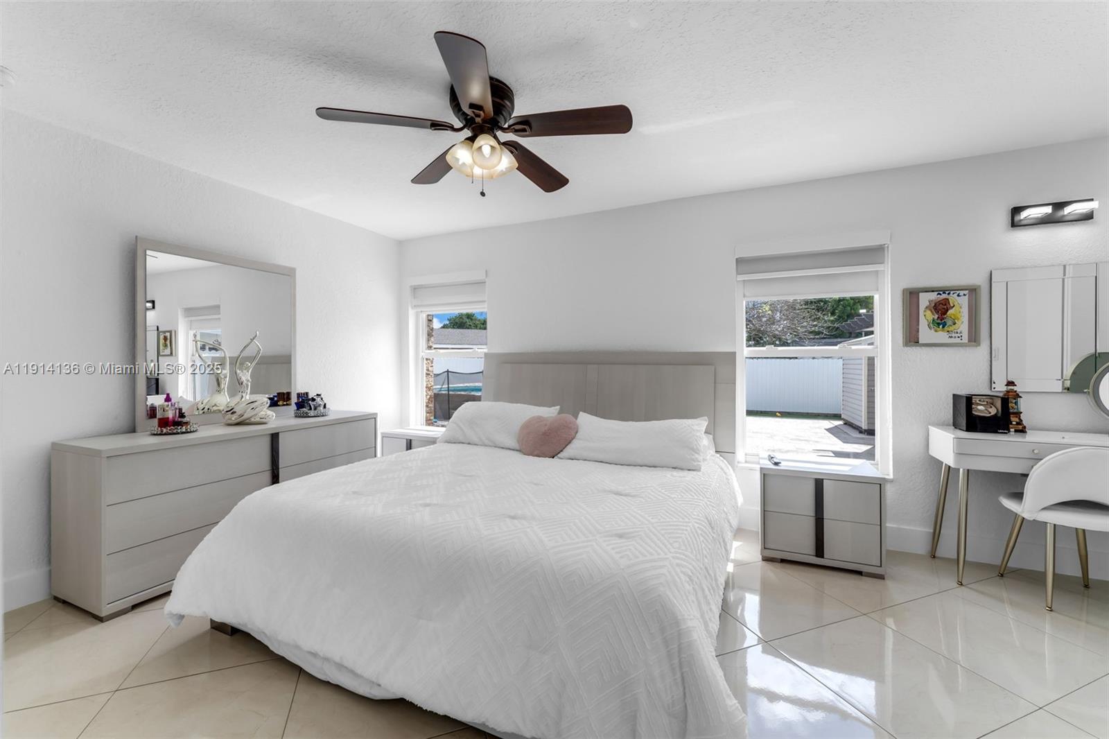 MEADOW WOOD MANOR #4 - Residential