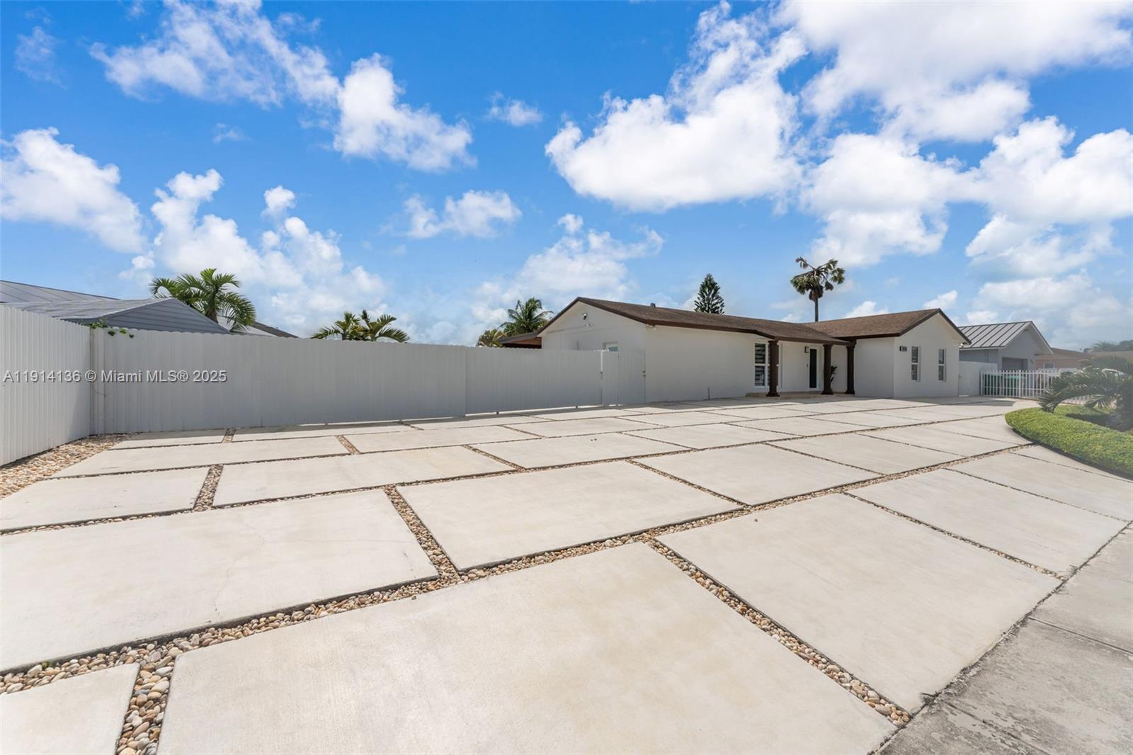 MEADOW WOOD MANOR #4 - Residential