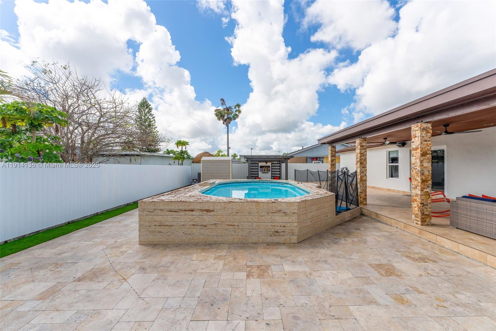 MEADOW WOOD MANOR #4 - Residential