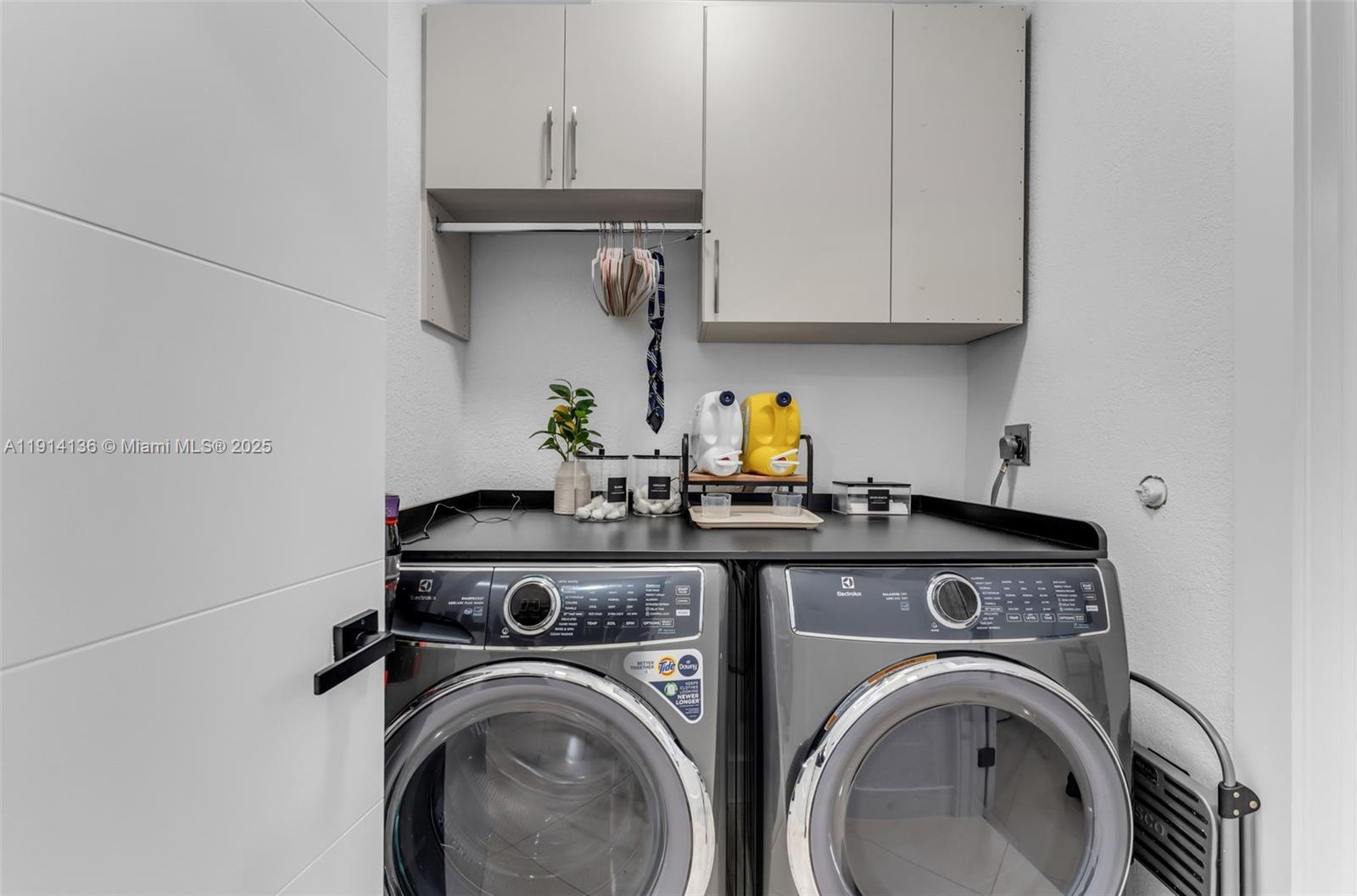 MEADOW WOOD MANOR #4 - Residential