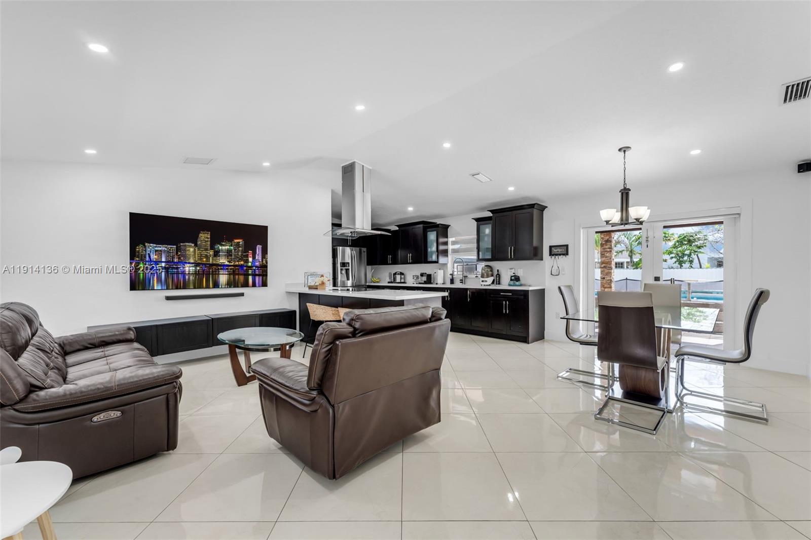 MEADOW WOOD MANOR #4 - Residential